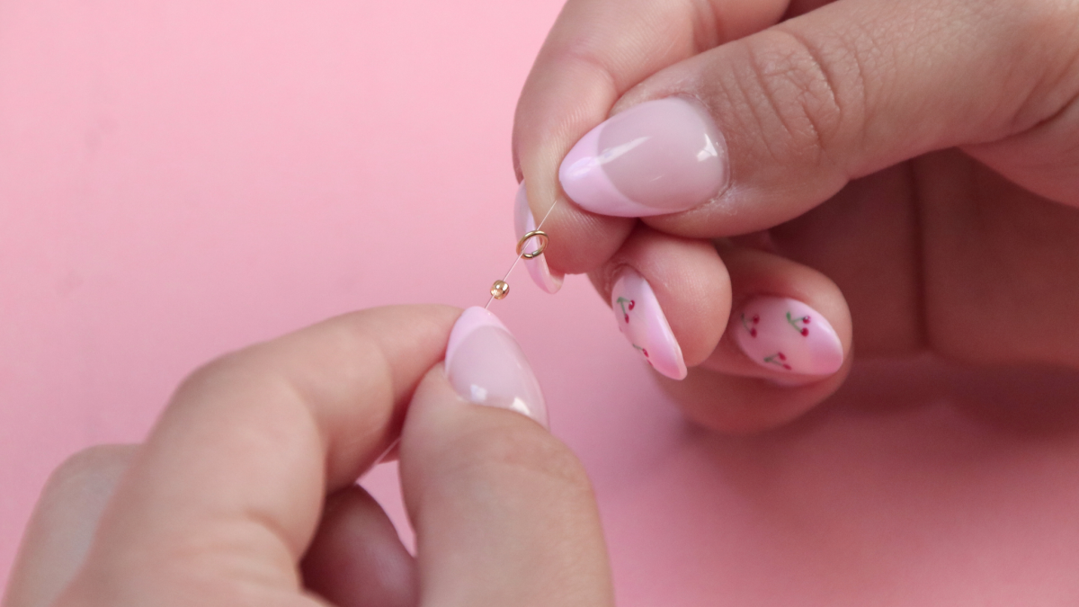 White and blue pearl necklace for summer - Miyuki stones and freshwater pearls : Step 3