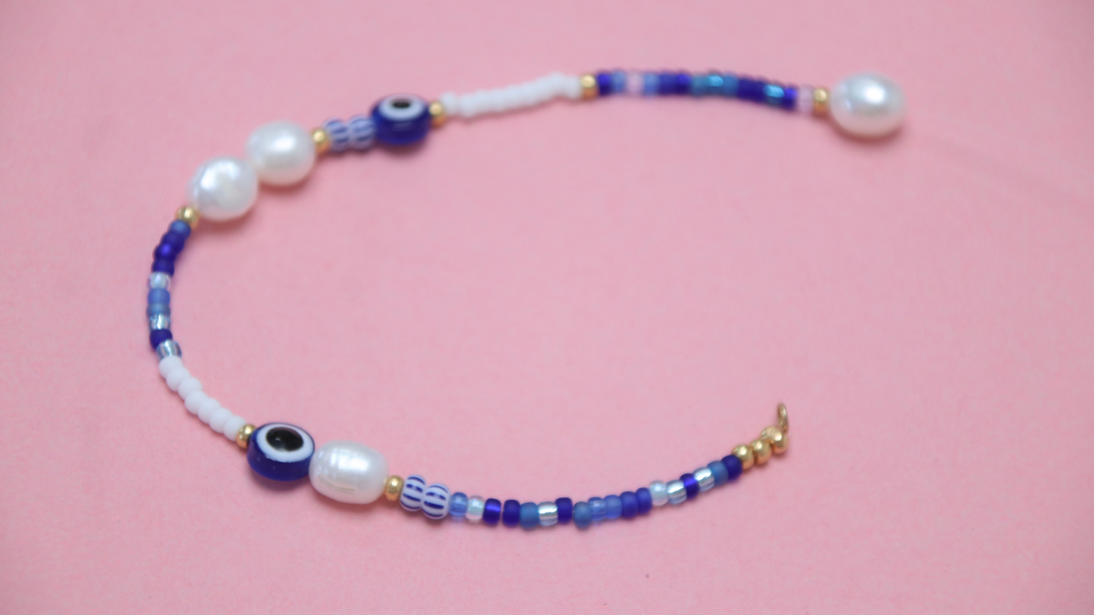 White and blue pearl necklace for summer - Miyuki stones and freshwater pearls : Step 6