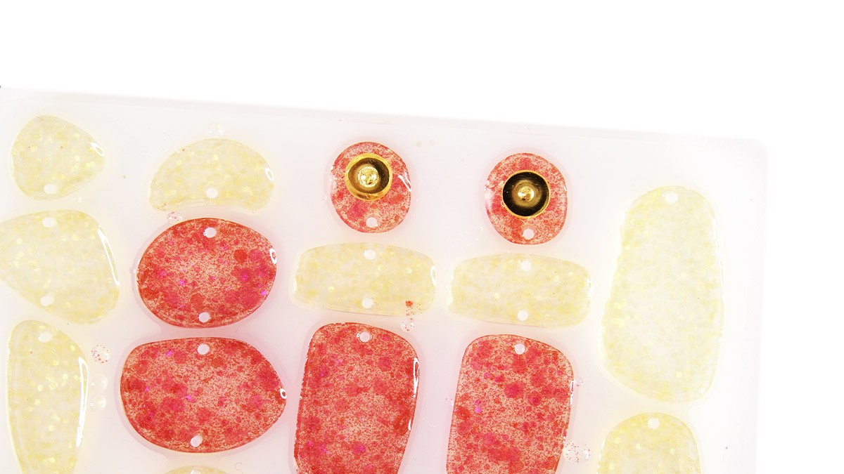 Earrings in epoxy resin and glitter : Step 2