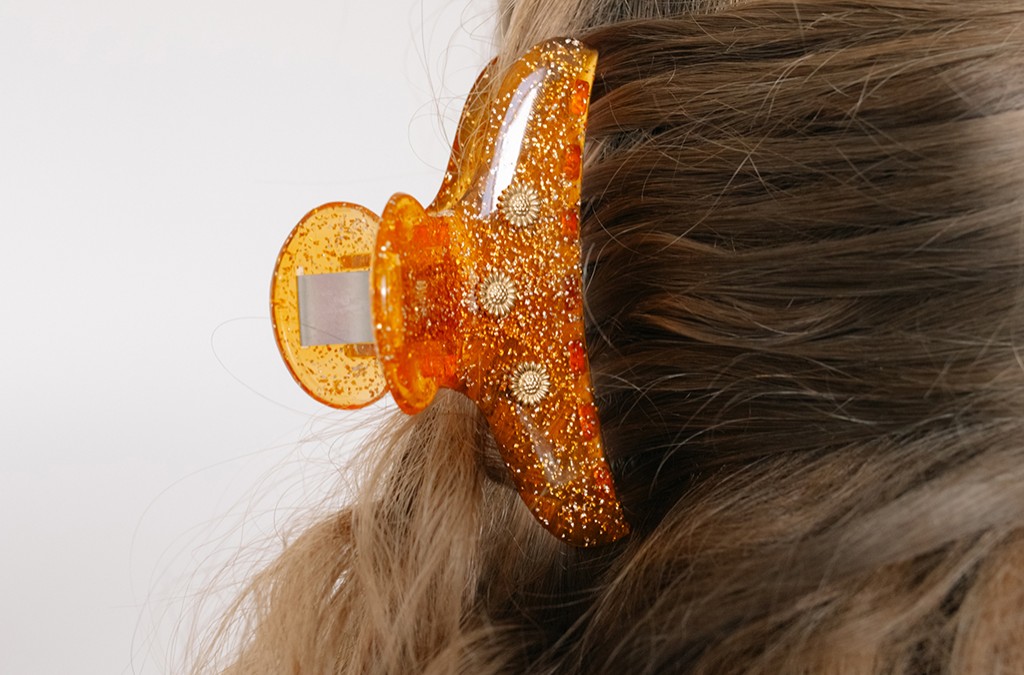 Seashell and summer fruit hair clips with PureCrystal rhinestones : Step 1