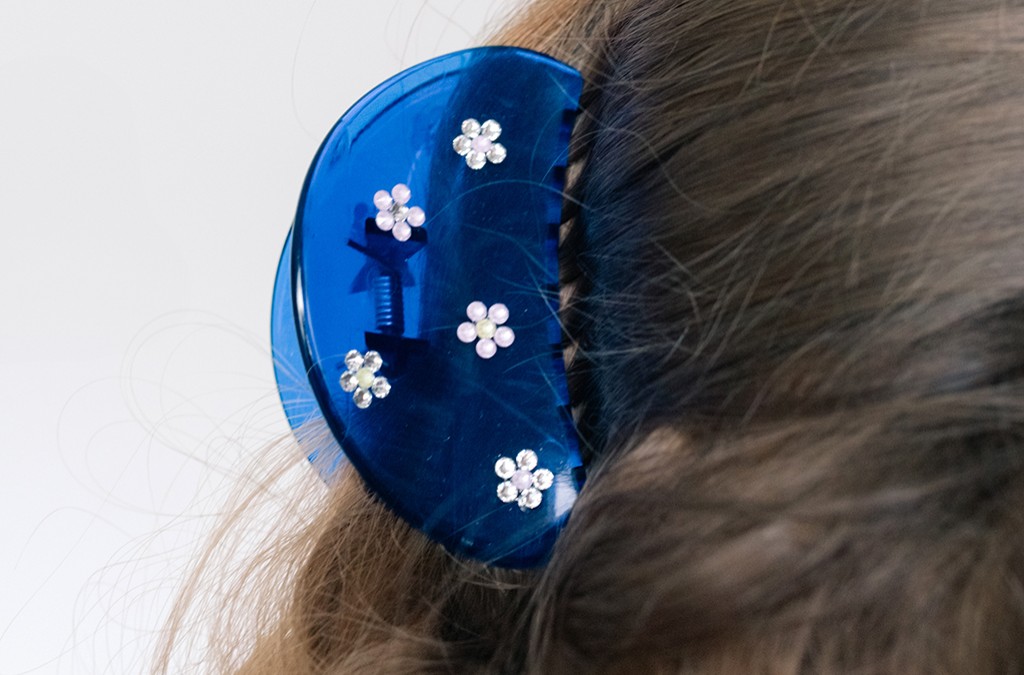 Seashell and summer fruit hair clips with PureCrystal rhinestones : Step 5