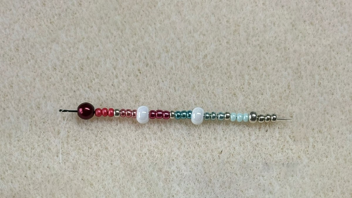 11/0 seed beads netting necklace : Step 1 11/0 seed beads netting necklace : Step 1