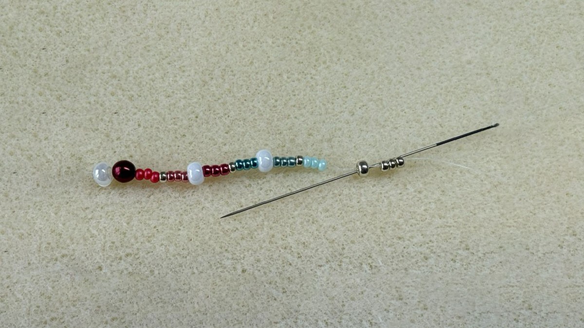 11/0 seed beads netting necklace : Step 2 11/0 seed beads netting necklace : Step 2