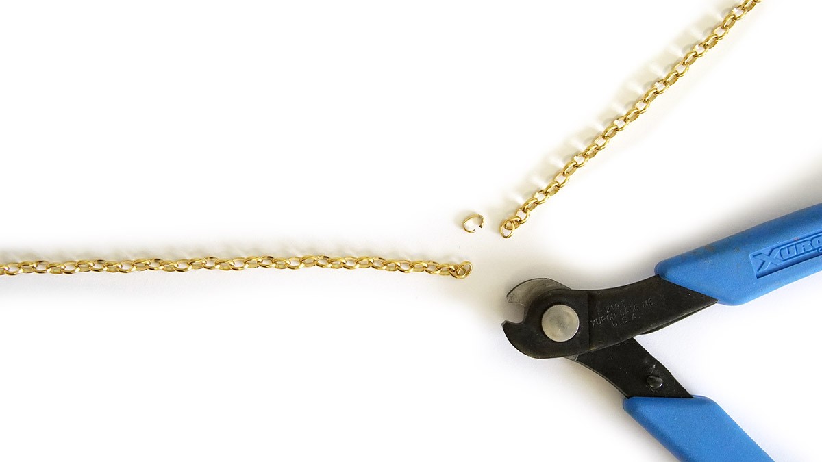 Charms Ocean necklace in gold-plated stainless steel : Step 1 Charms Ocean necklace in gold-plated stainless steel : Step 1