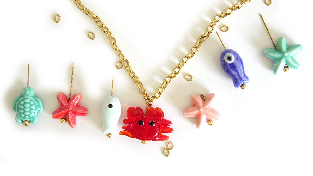 Charms Ocean necklace in gold-plated stainless steel : Step 3 Charms Ocean necklace in gold-plated stainless steel : Step 3