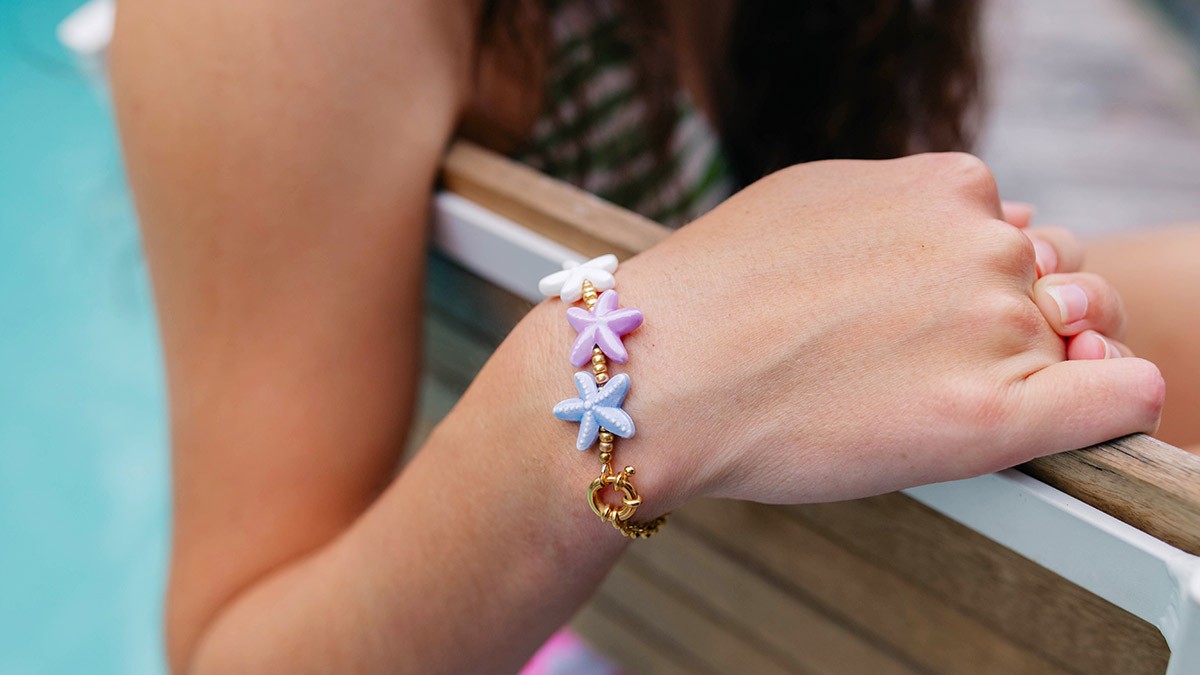 Charms Ocean necklace in gold-plated stainless steel : Step 5 Charms Ocean necklace in gold-plated stainless steel : Step 5