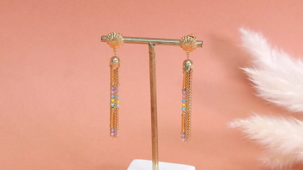 Schema Pendant earrings with pastel chains Schema Pendant earrings with pastel chains