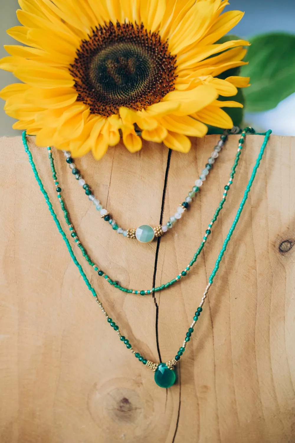 Schema  3 easy necklaces with natural stones and green Miyuki beads