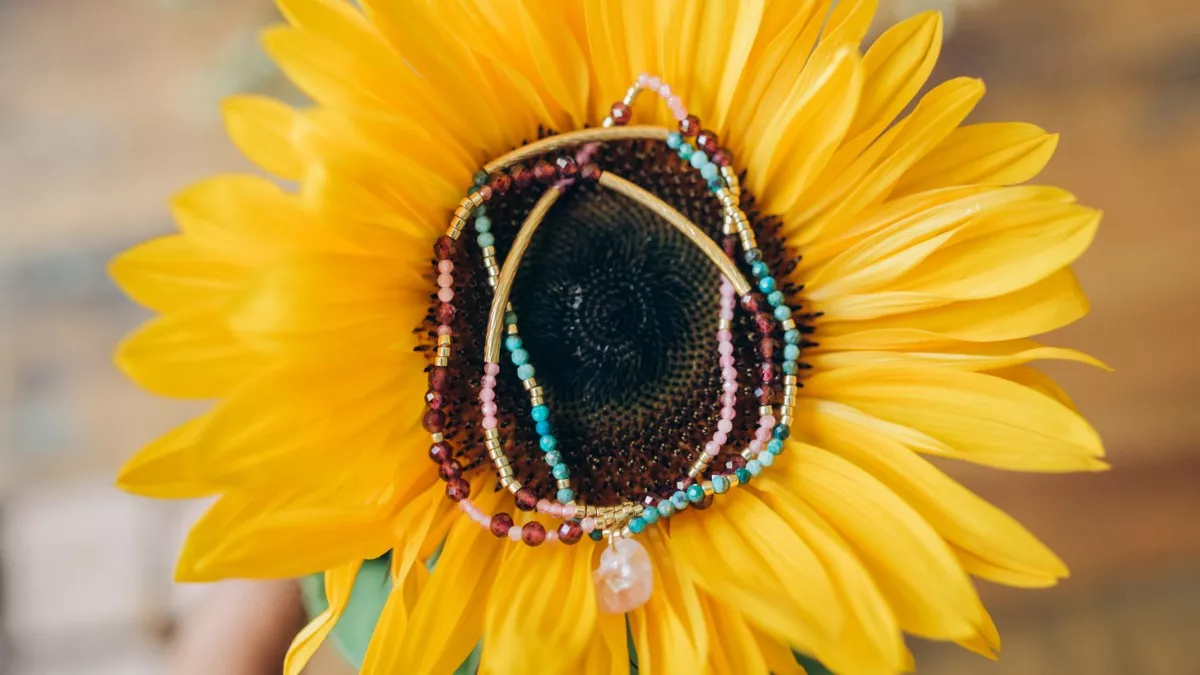 Schema  Elastic bracelets in small natural stones