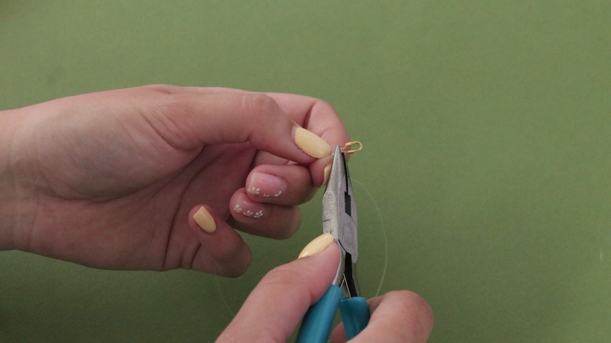 Thin bracelets in natural pink stone : Step 1