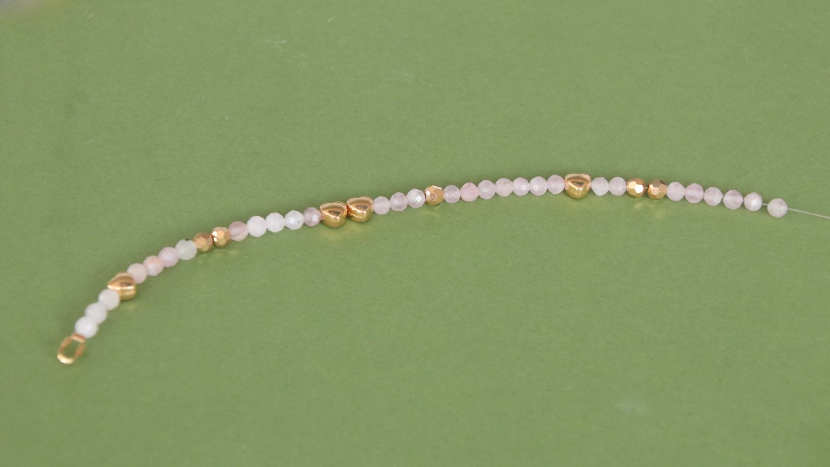 Thin bracelets in natural pink stone : Step 3
