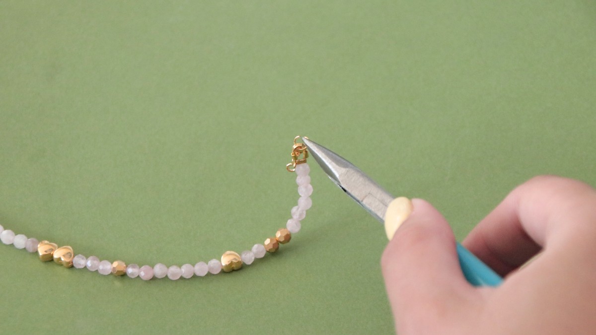 Thin bracelets in natural pink stone : Step 5