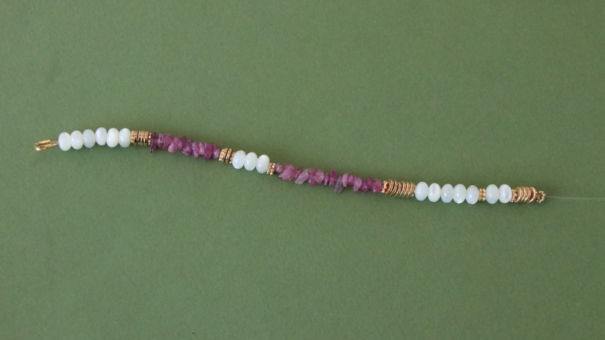 Thin bracelets in natural pink stone : Step 8