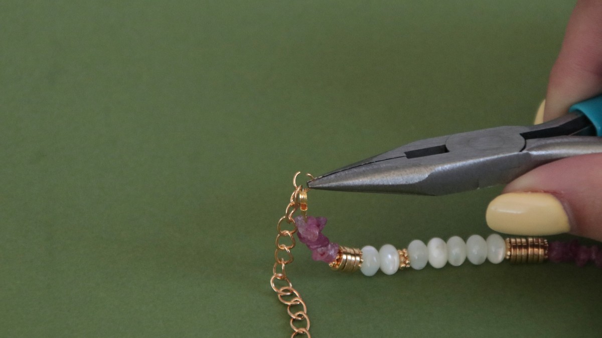 Thin bracelets in natural pink stone : Step 9