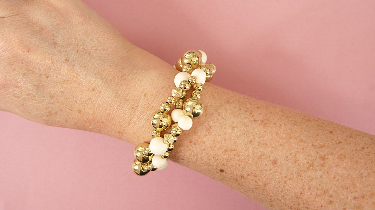 Schema  Large gold and cream pearl bracelet