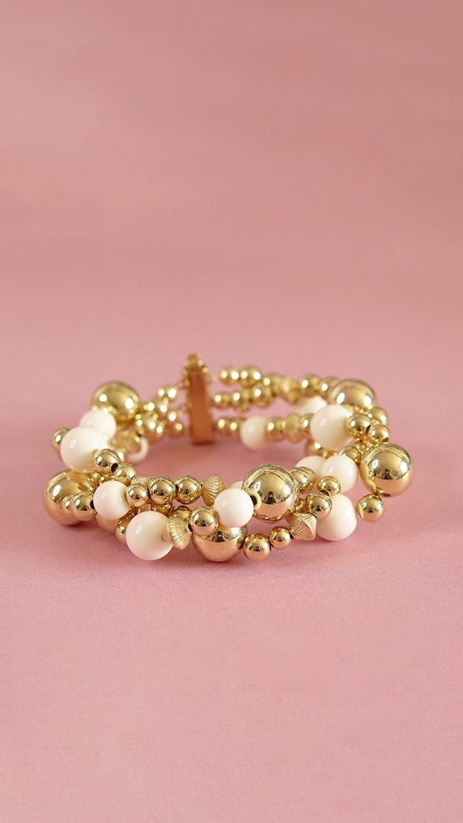 Schema  Large gold and cream pearl bracelet
