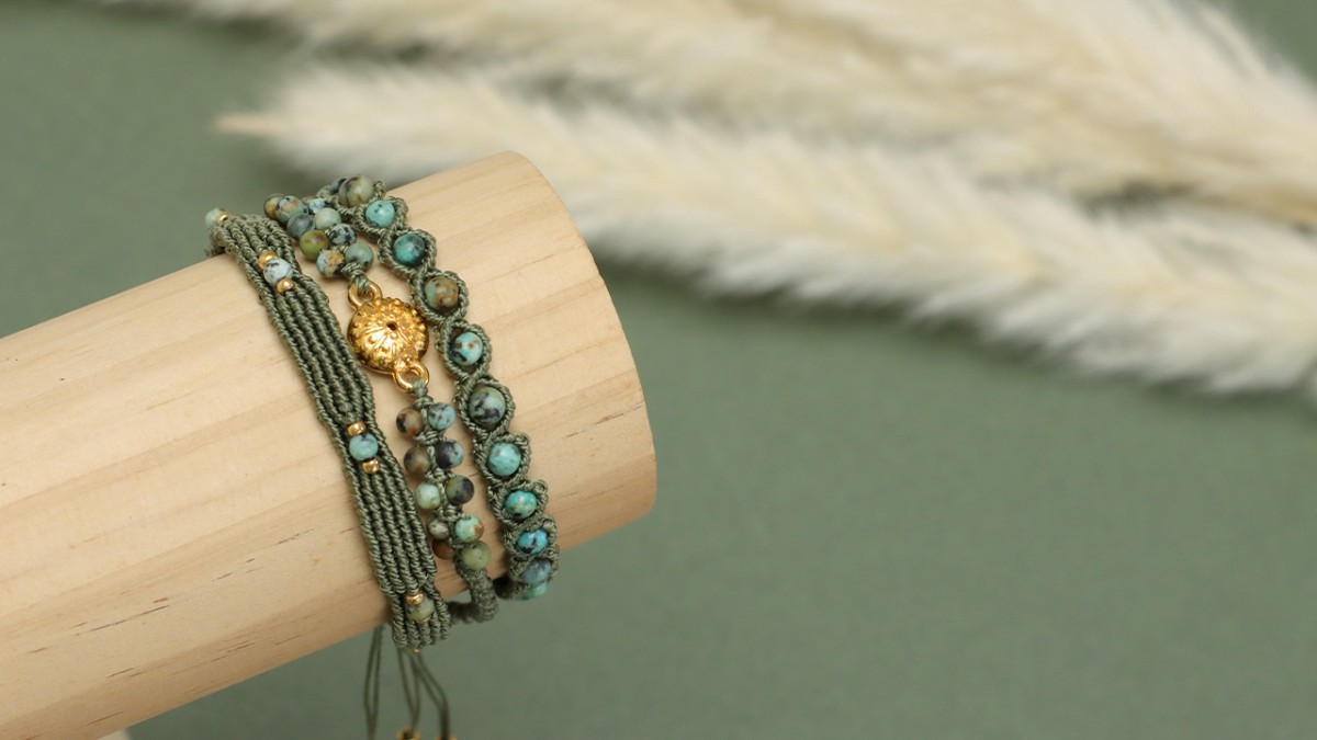 Schema  Bracelet in micro-macramé and natural stones