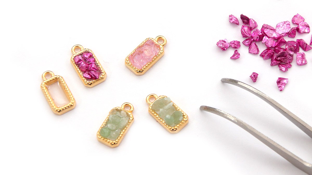 Resin earrings with stone chips and crushed glass : Step 1 Resin earrings with stone chips and crushed glass : Step 1