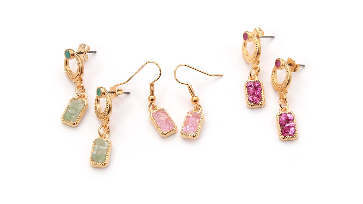 Resin earrings with stone chips and crushed glass : Step 3 Resin earrings with stone chips and crushed glass : Step 3