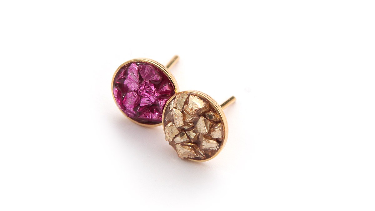 Resin earrings with stone chips and crushed glass : Step 4 Resin earrings with stone chips and crushed glass : Step 4