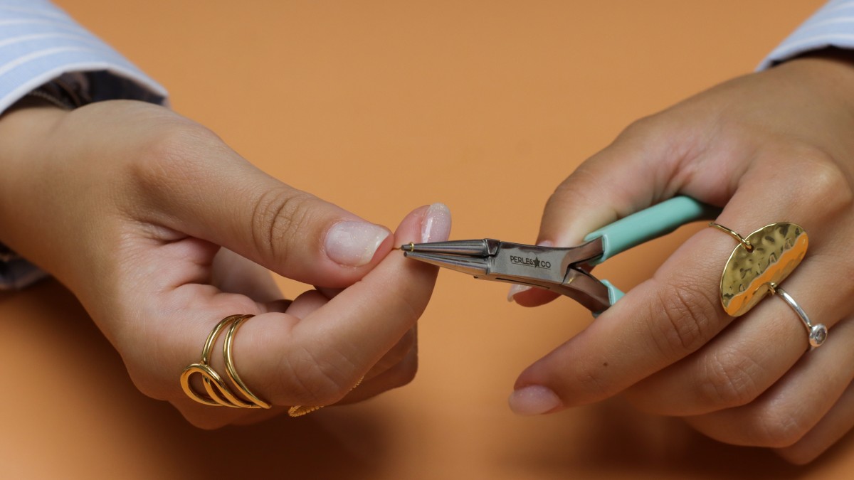 Necklaces with natural stones and letter charm : Step 2