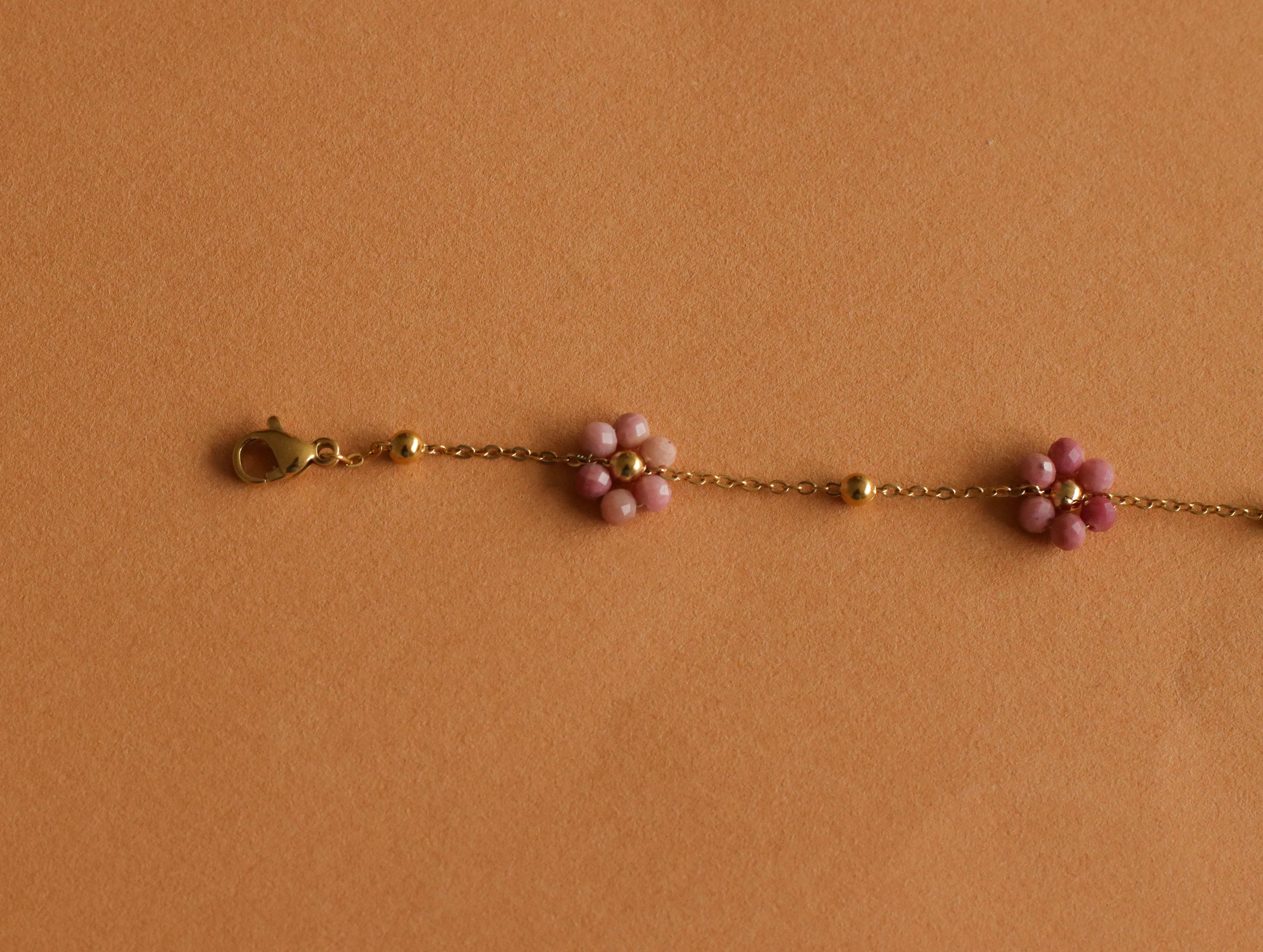 Necklaces with natural stones and letter charm : Step 10