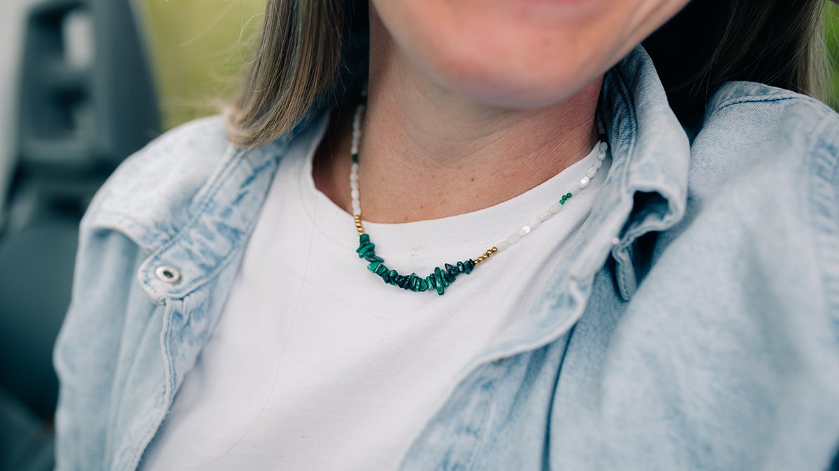 Schema  Pearl and chip necklace