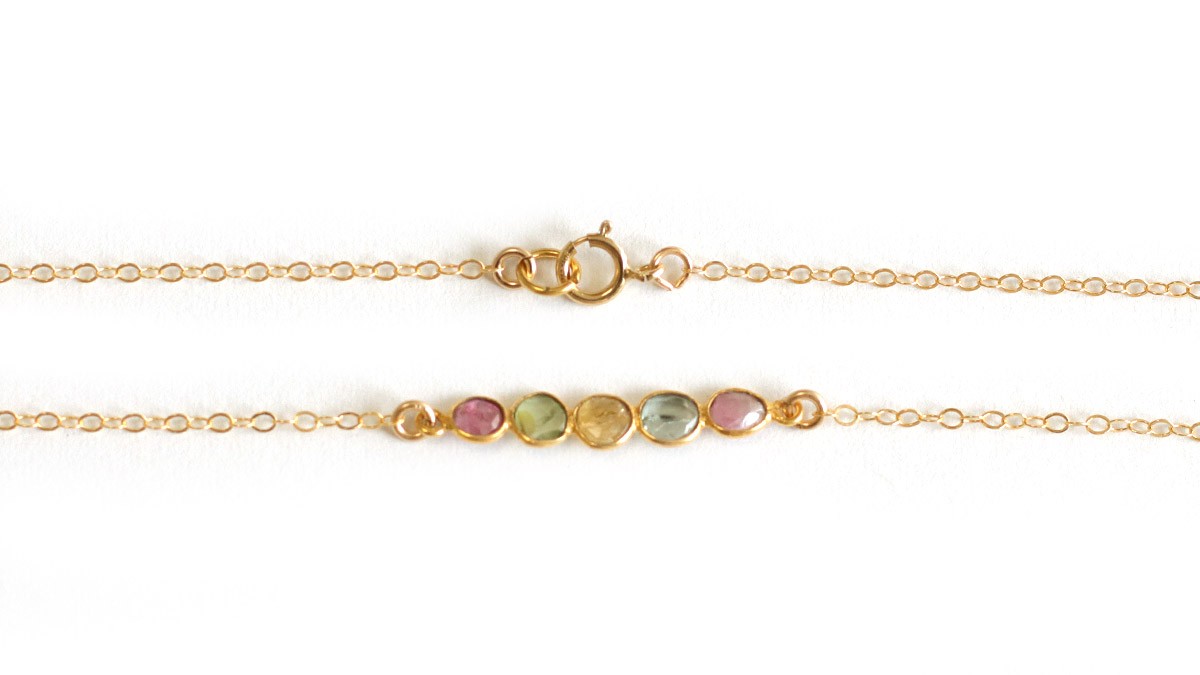 Natural stone and mother-of-pearl necklaces : Step 2