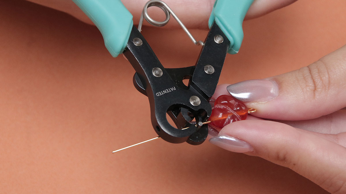 Carnelian clover pendant earrings : Step 1
