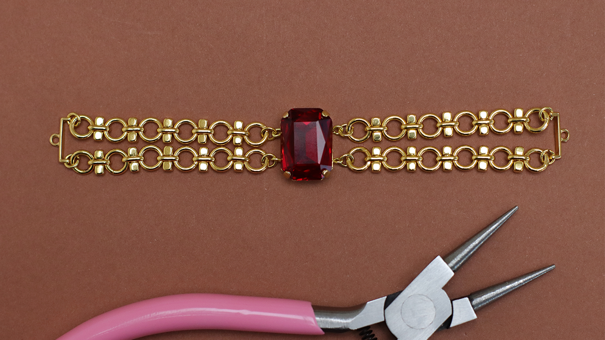 Vintage double-link bracelet with Aurora crystal setting : Step 10 Vintage double-link bracelet with Aurora crystal setting : Step 10