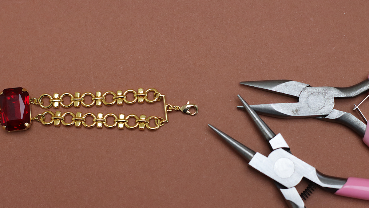 Vintage double-link bracelet with Aurora crystal setting : Step 11 Vintage double-link bracelet with Aurora crystal setting : Step 11
