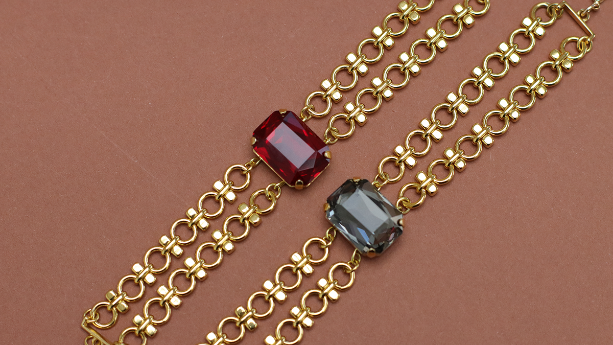 Vintage double-link bracelet with Aurora crystal setting : Step 12 Vintage double-link bracelet with Aurora crystal setting : Step 12