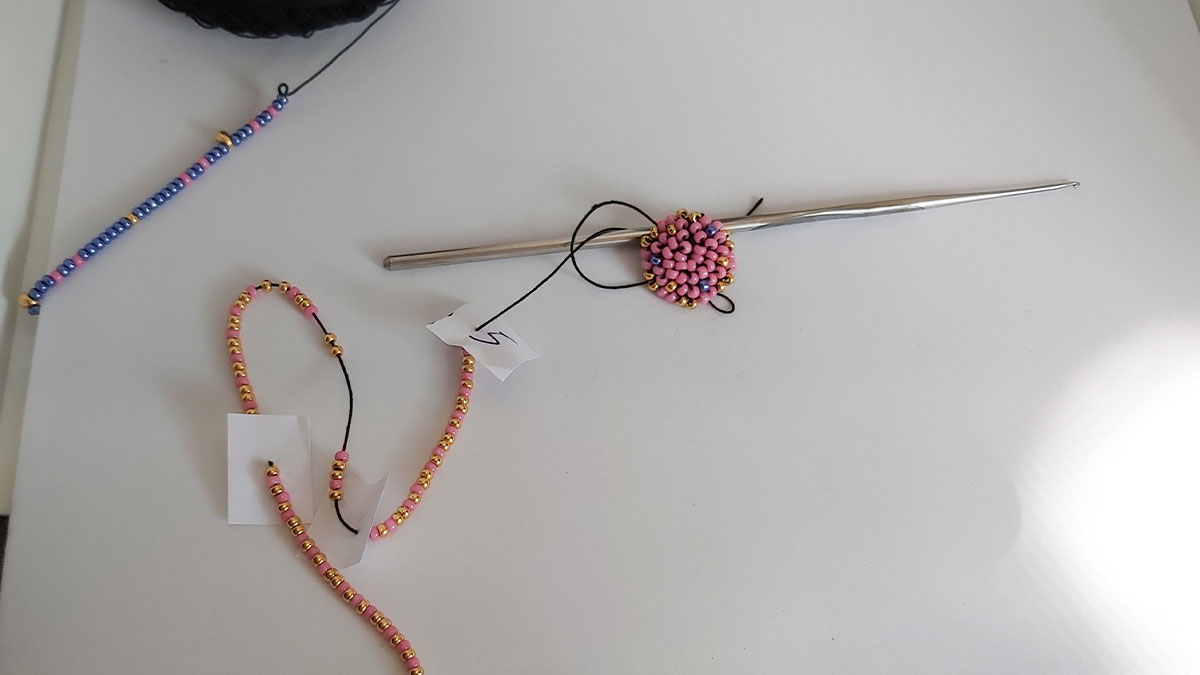 Blue and pink spiral crochet bauble : Step 3