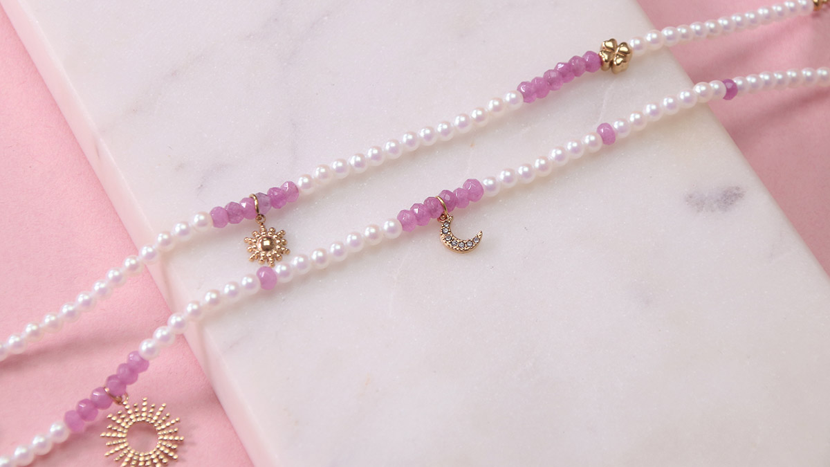 Schema  Holiday anklet in pearly pearls