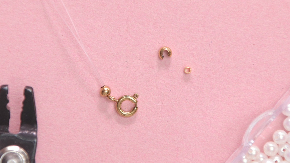 Holiday anklet in pearly pearls : Step 1