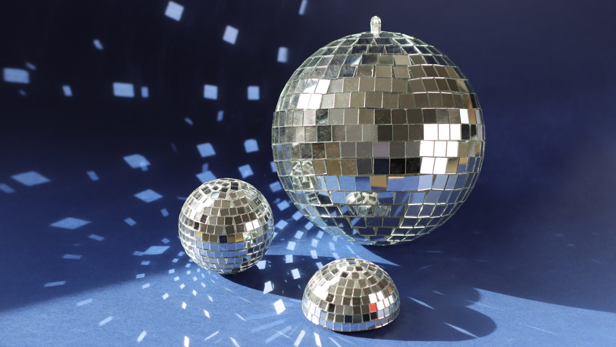 DIY Facet balls with self-adhesive mirrors