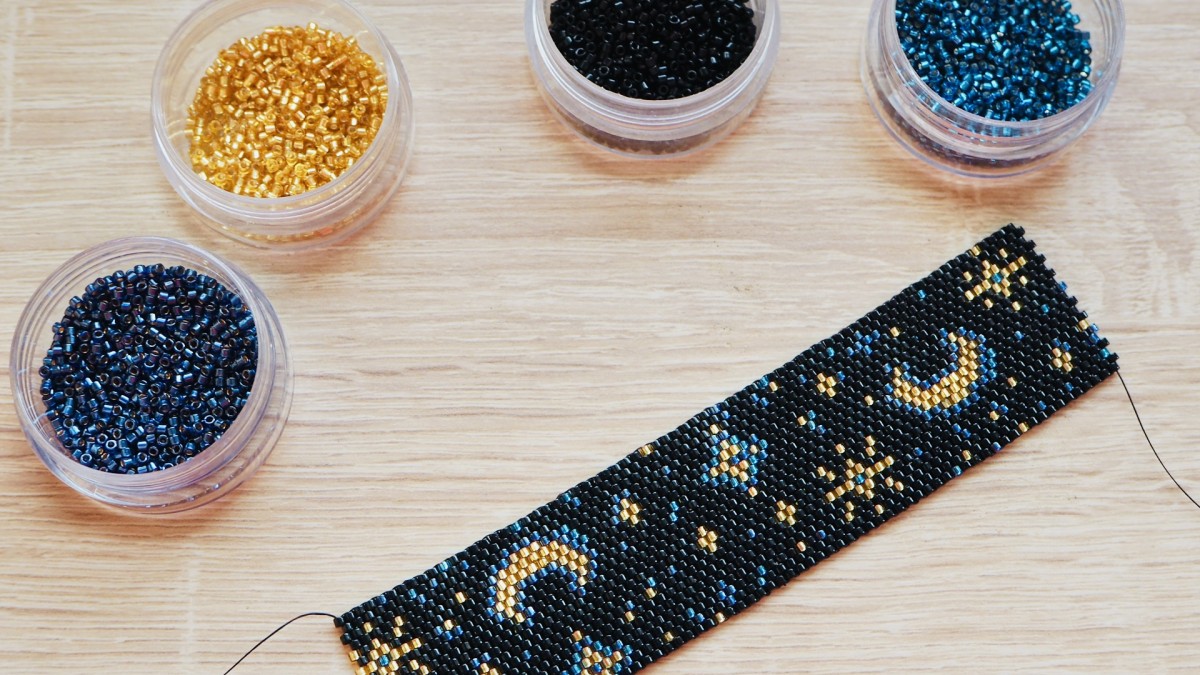 Odd peyote bracelet with weaving tips Perles &amp; Co : Step 1