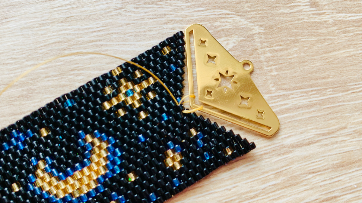 Odd peyote bracelet with weaving tips Perles &amp; Co : Step 4