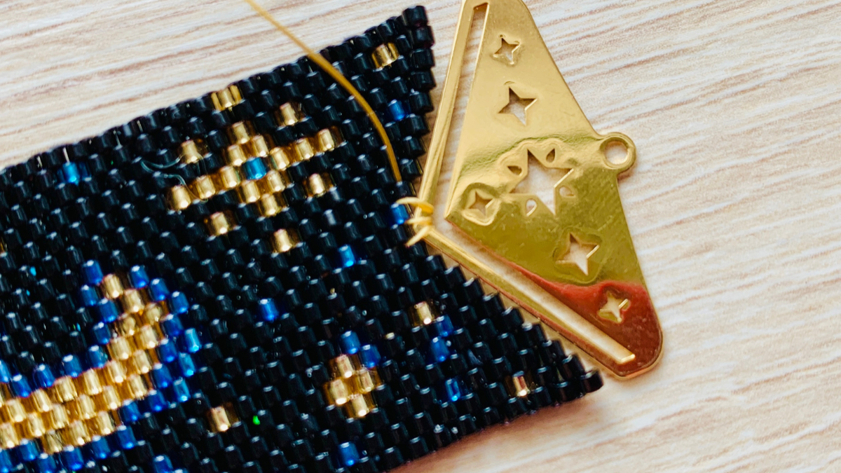 Odd peyote bracelet with weaving tips Perles &amp; Co : Step 5