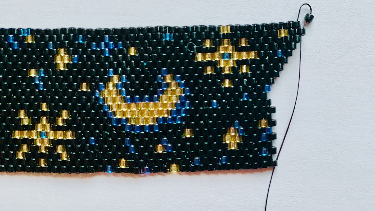 Odd peyote bracelet with weaving tips Perles &amp; Co : Step 3