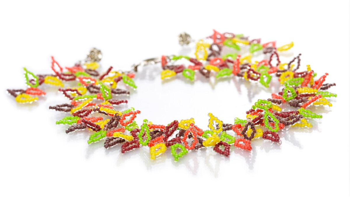 Schema  Seed bead leaf necklace