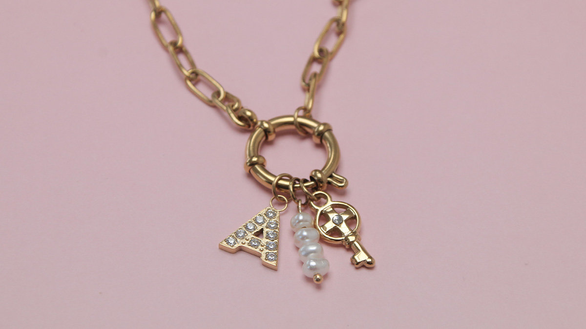 Carabiner charm necklace : Step 3 Carabiner charm necklace : Step 3