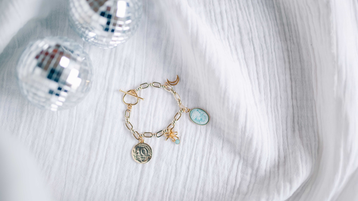 Schema  Vintage gold mesh bracelet with charms