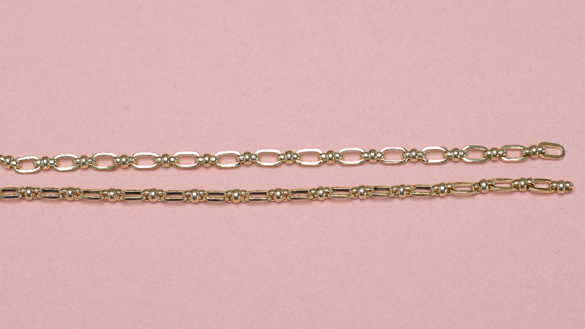 Vintage gold mesh bracelet with charms : Step 1