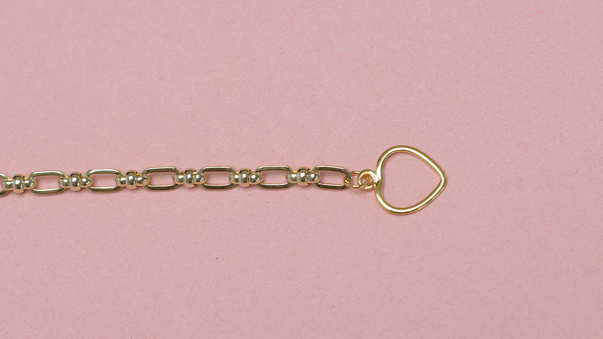 Vintage gold mesh bracelet with charms : Step 4