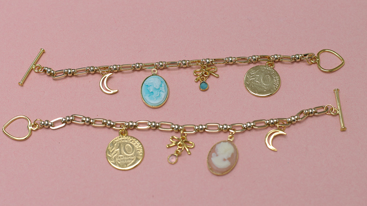 Vintage gold mesh bracelet with charms : Step 7