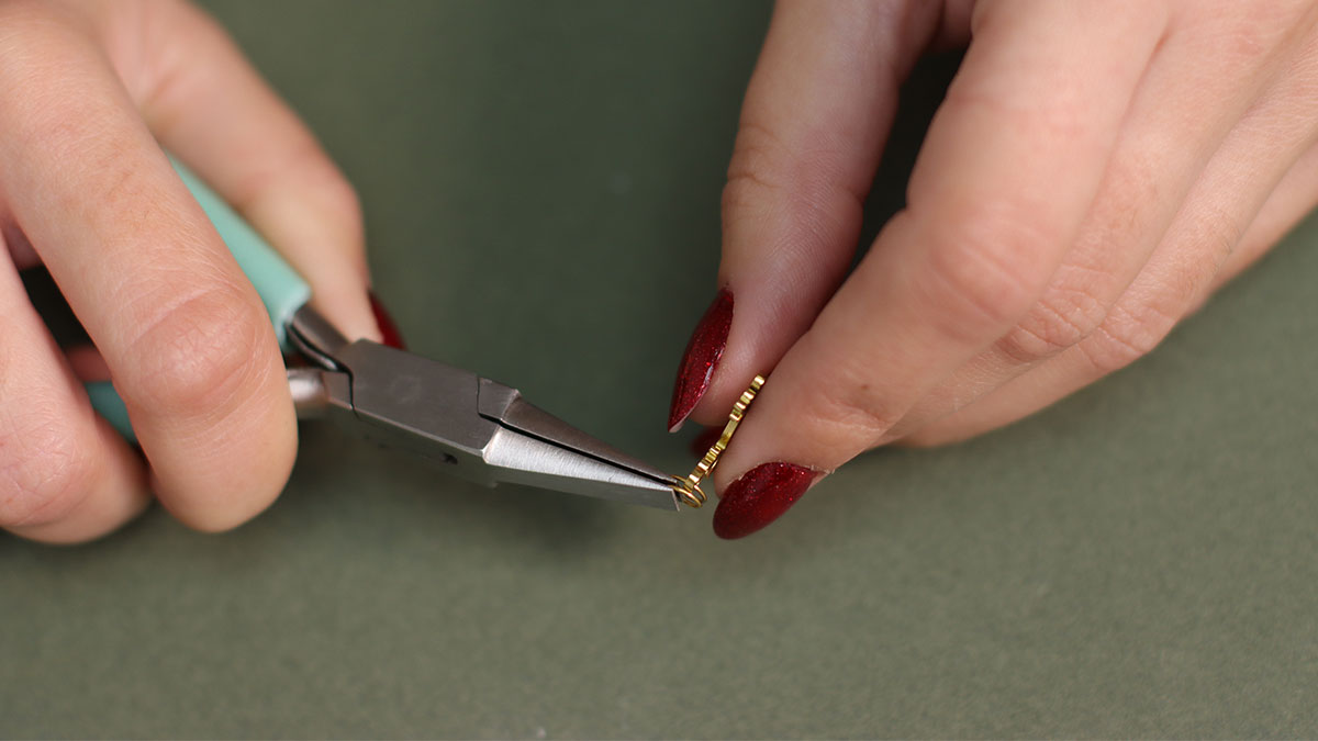 Knitting stitch marker : Step 1 Knitting stitch marker : Step 1