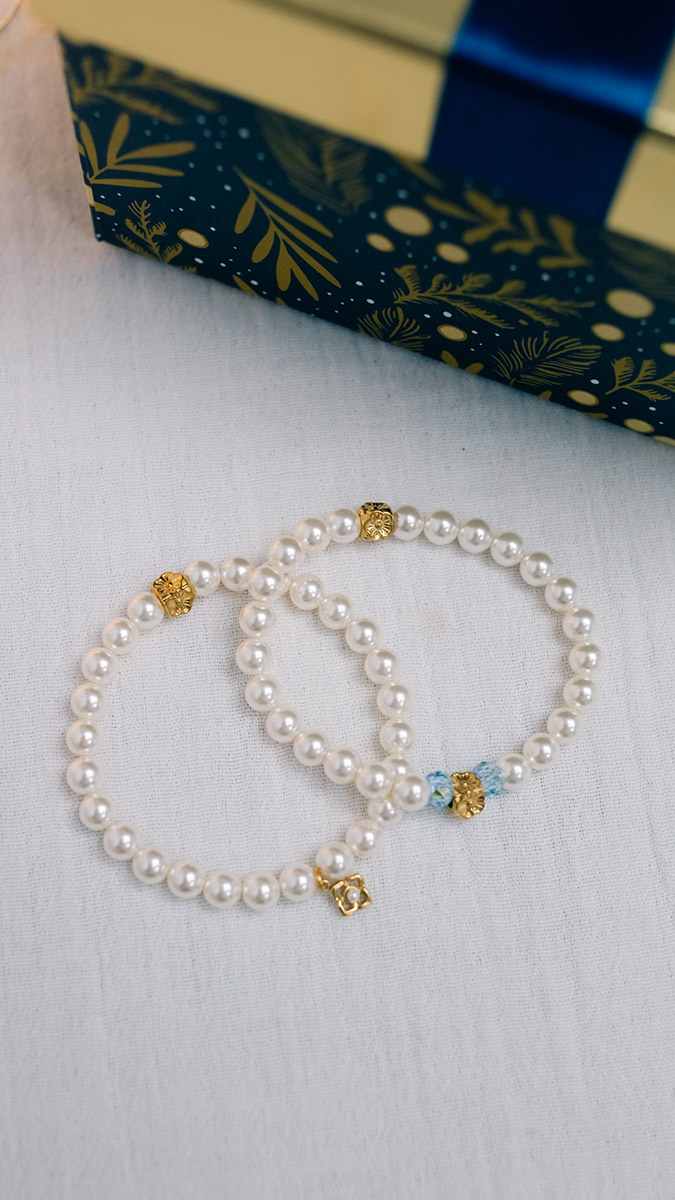 Schema  Pearly pearl and crystal bracelets