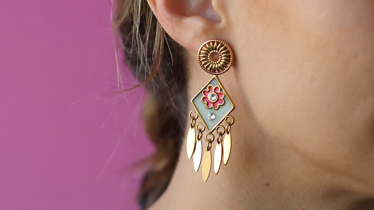 Schema  Flower resin earrings