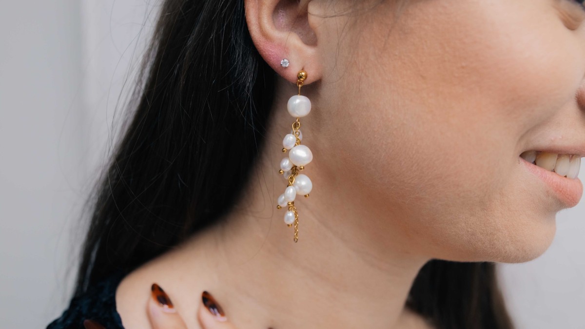 Freshwater pearl dangling earrings